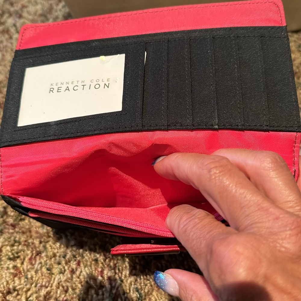 Kenneth Cole REACTION wallet - Picture 6 of 8